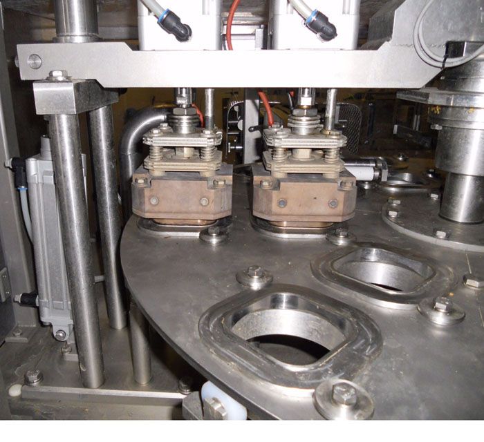 Alucup filling machine (round table), Hugart DS 5000, 100g, 150g, 300g.