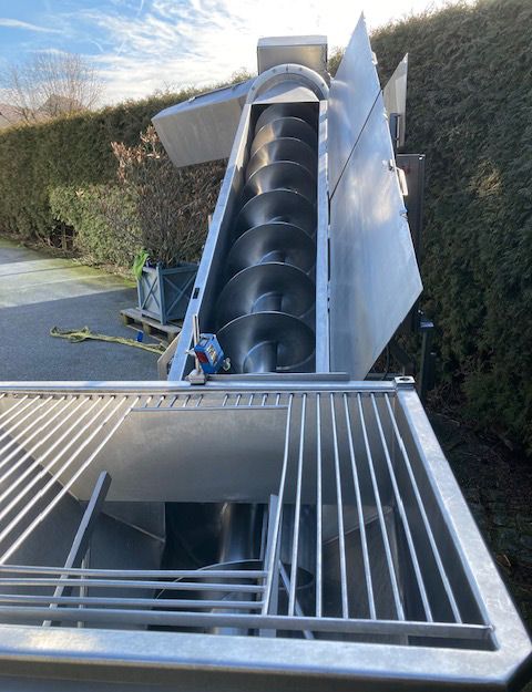 Conveyor for Blocks to Grinder