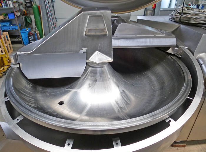 Cutter LASKA KU 330 DC with vacuum