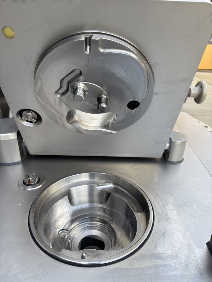 Handtmann VF 612 mit Haltevorrichtung