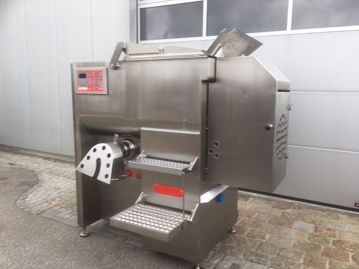 Laska MWM 1330 Grinder Mixer with Cooling Option and 200 Tote Bin Loader