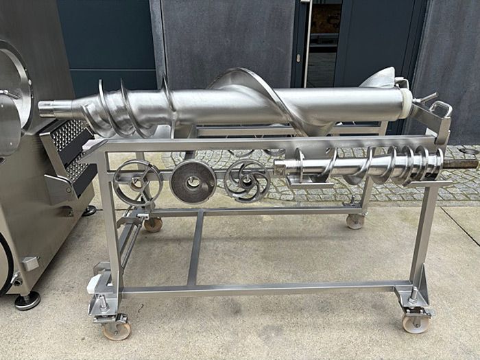 LASKA WWB 200 Frozen Block Grinder with Tote Bin Lifter