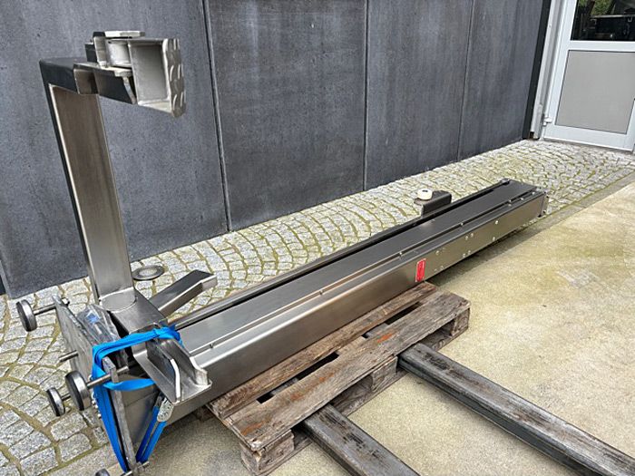 LASKA WWB 200 Frozen Block Grinder with Tote Bin Lifter