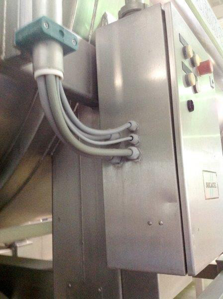 Industrial mixing or massage plant with silo